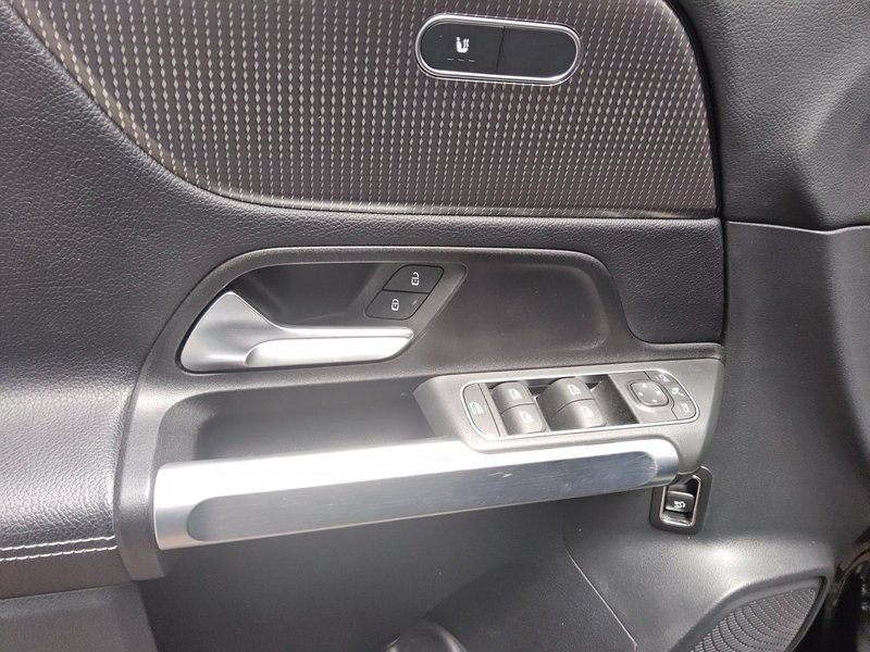 Mercedes-Benz GLB 220 d 4MATIC automatik Progressive • ACC • AHK — 10