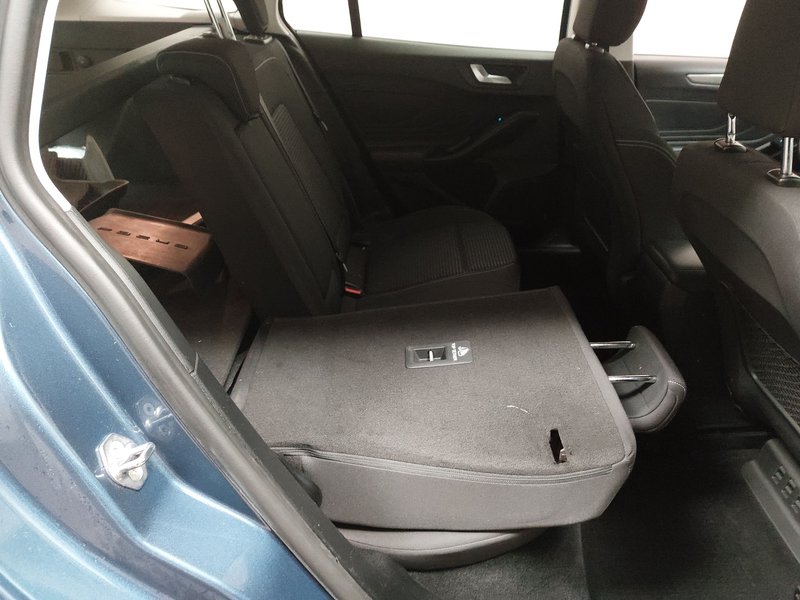Ford Focus Turnier 1.0 EcoBoost Titanium • Full LED • navigacija — 11