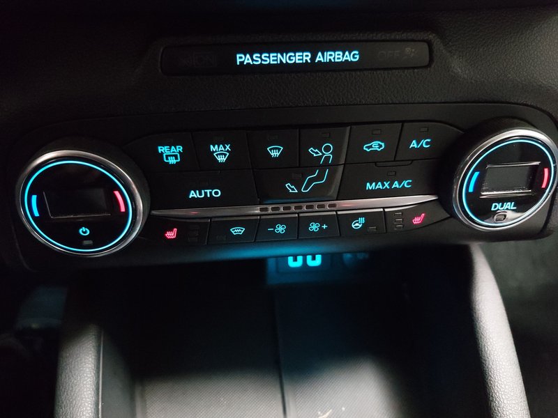 Ford Focus Turnier 1.0 EcoBoost Titanium • Full LED • navigacija — 15