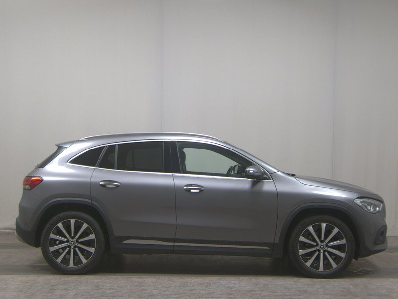 Mercedes-Benz GLA 220 d automatik Progressive • panorama • LED