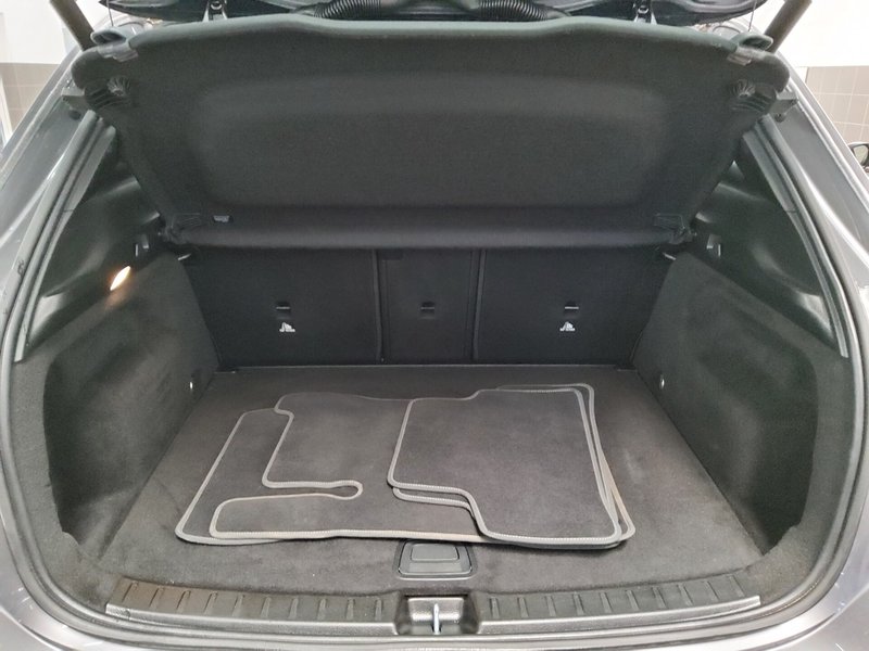 Mercedes-Benz GLA 220 d automatik Progressive • panorama • LED — 13