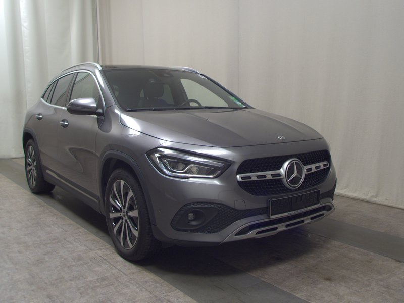 Mercedes-Benz GLA 220 d automatik Progressive • panorama • LED — 3