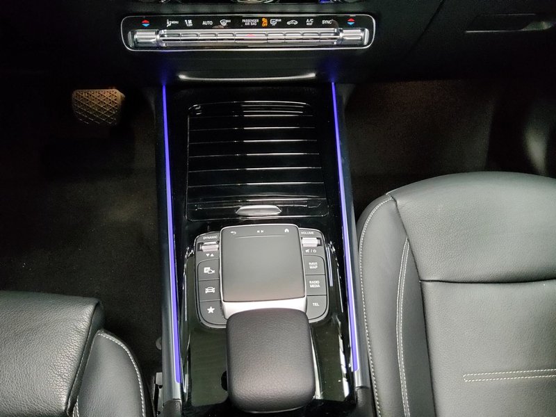 Mercedes-Benz GLA 220 d automatik Progressive • panorama • LED — 6