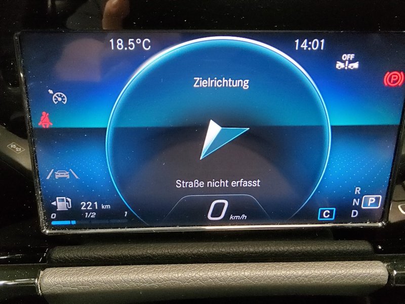 Mercedes-Benz GLA 220 d automatik Progressive • panorama • LED — 8