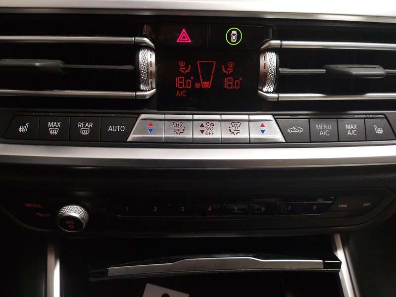 BMW 318d automatik Advantage • ACC • LED — 15