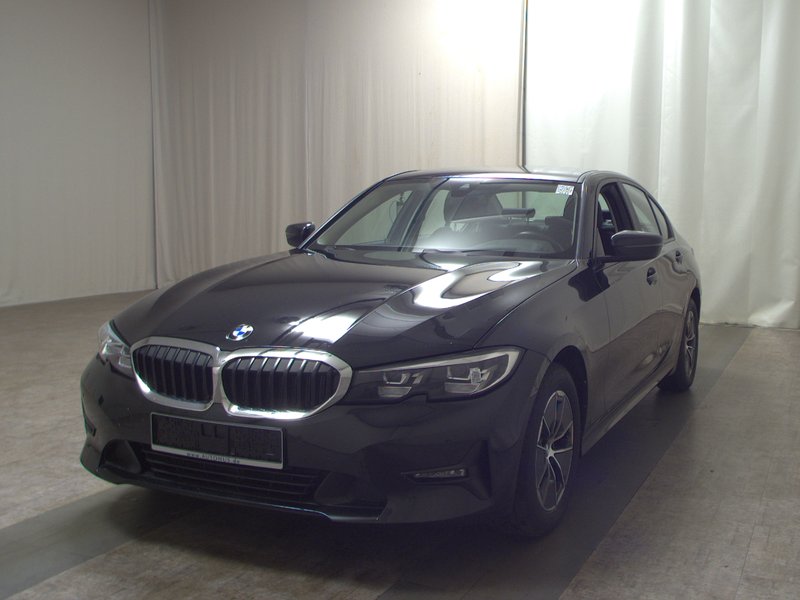 BMW 318d automatik Advantage • ACC • LED — 2