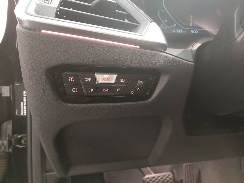 BMW 318d automatik Advantage • ACC • LED — 7