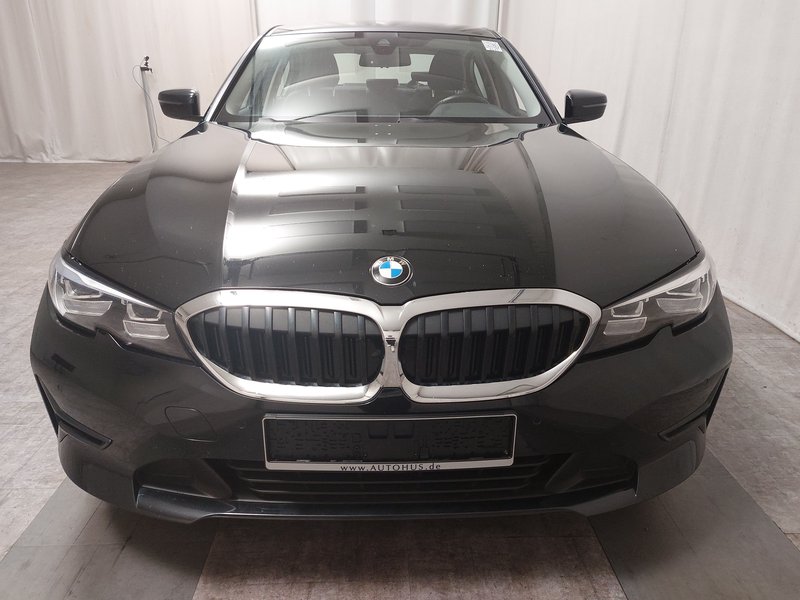 BMW 318d automatik Advantage • ACC • LED — 9
