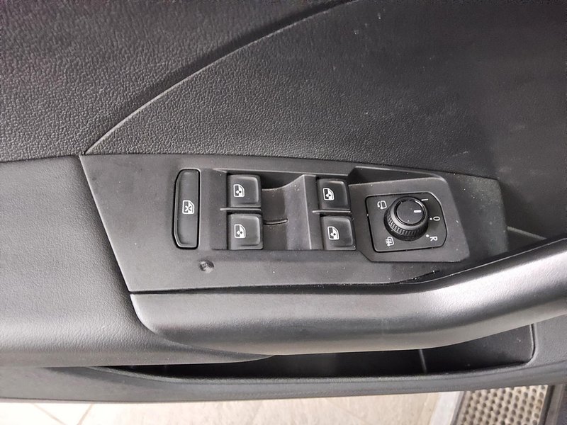 Volkswagen T-Cross 1.0 TSI • AHK • bežično punjenje — 10