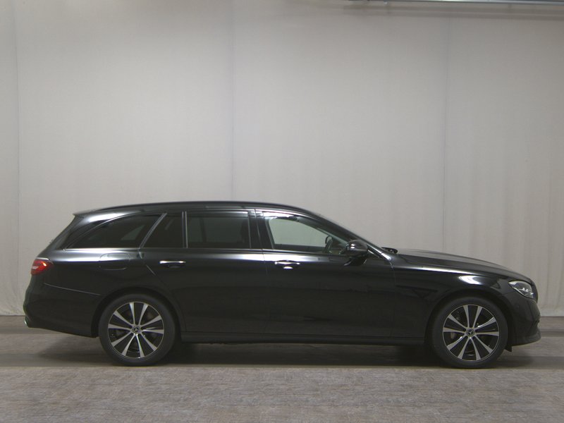 Mercedes-Benz E 300 de karavan automatik Avantgarde • bežično punjenje