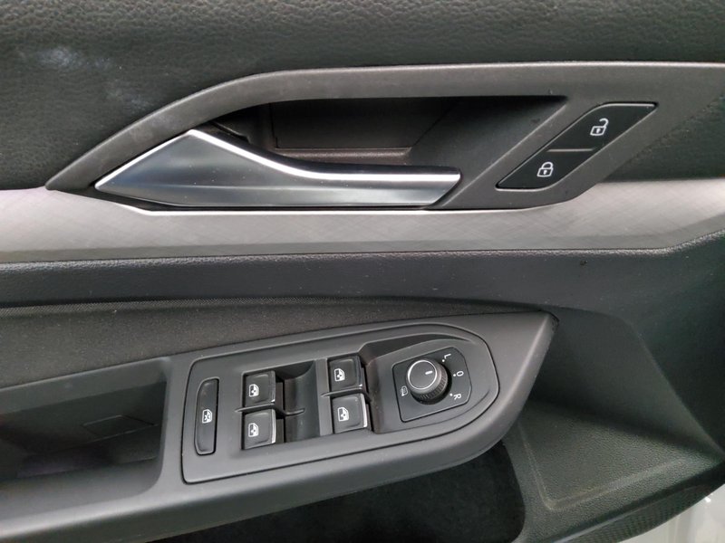 Volkswagen Golf 8 Variant 2.0 TDI automatik Life • ACC • Full LED — 10