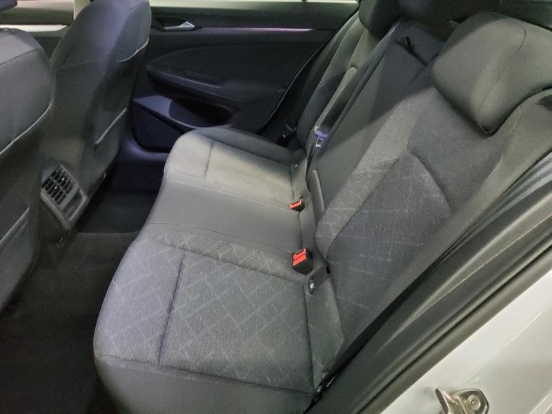 Volkswagen Golf 8 Variant 2.0 TDI automatik Life • ACC • Full LED — 13