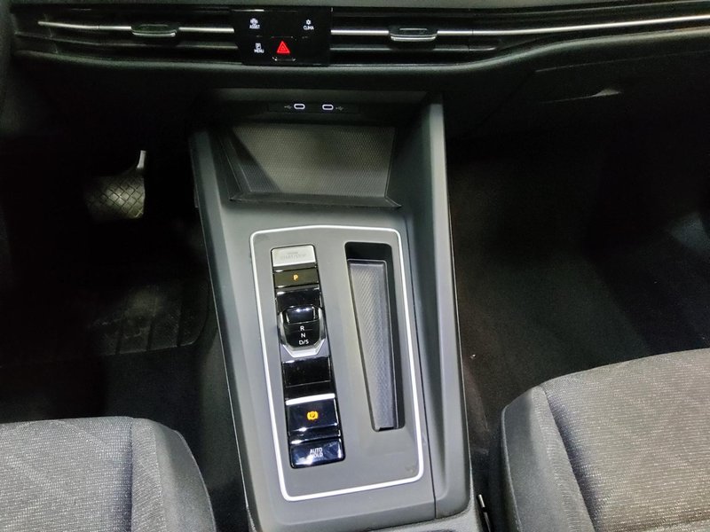 Volkswagen Golf 8 Variant 2.0 TDI automatik Life • ACC • Full LED — 6