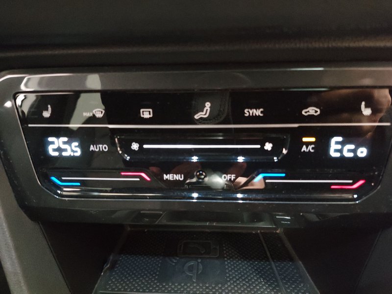 Volkswagen Tiguan 1.4 TSI eHybrid automatik R-Line • panorama • ACC — 19