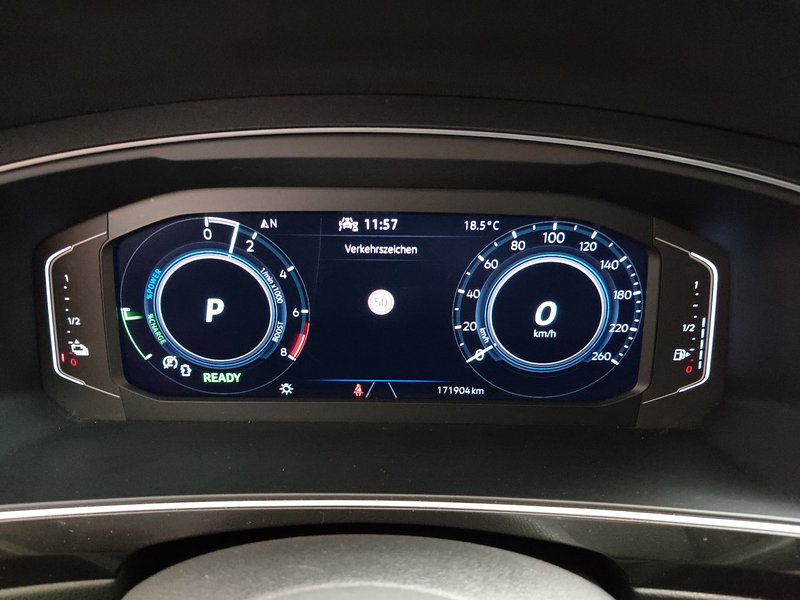 Volkswagen Tiguan 1.4 TSI eHybrid automatik R-Line • panorama • ACC — 25