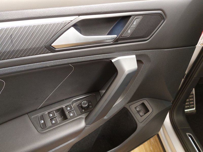 Volkswagen Tiguan 1.4 TSI eHybrid automatik R-Line • panorama • ACC — 5