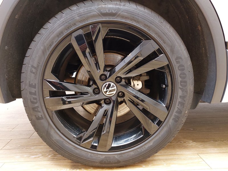 Volkswagen Tiguan 1.4 TSI eHybrid automatik R-Line • panorama • ACC — 8