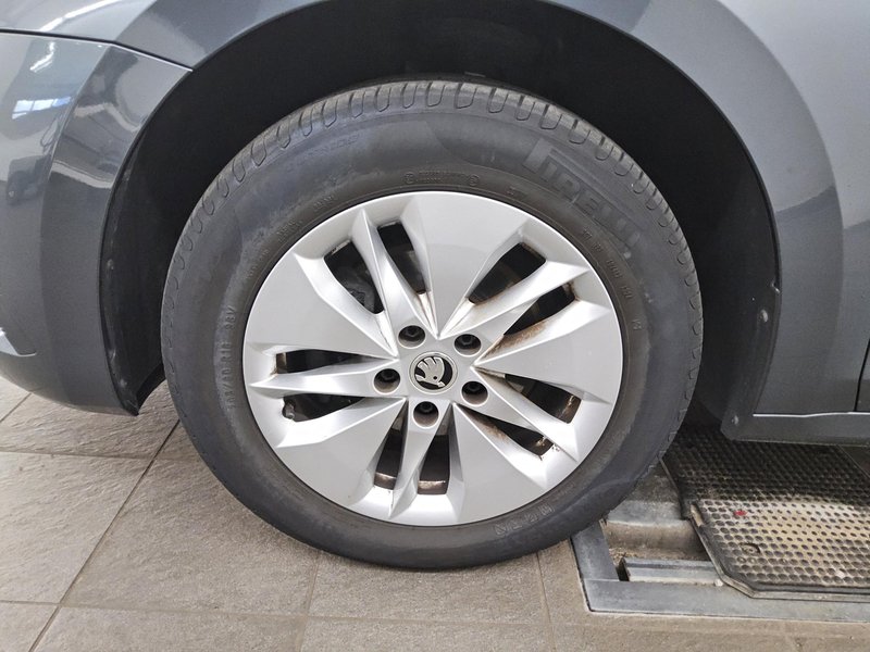 Škoda Octavia Kombi 2.0 TDI Ambition • ACC • AHK — 11