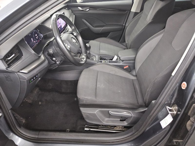 Škoda Octavia Kombi 2.0 TDI Ambition • ACC • AHK — 9