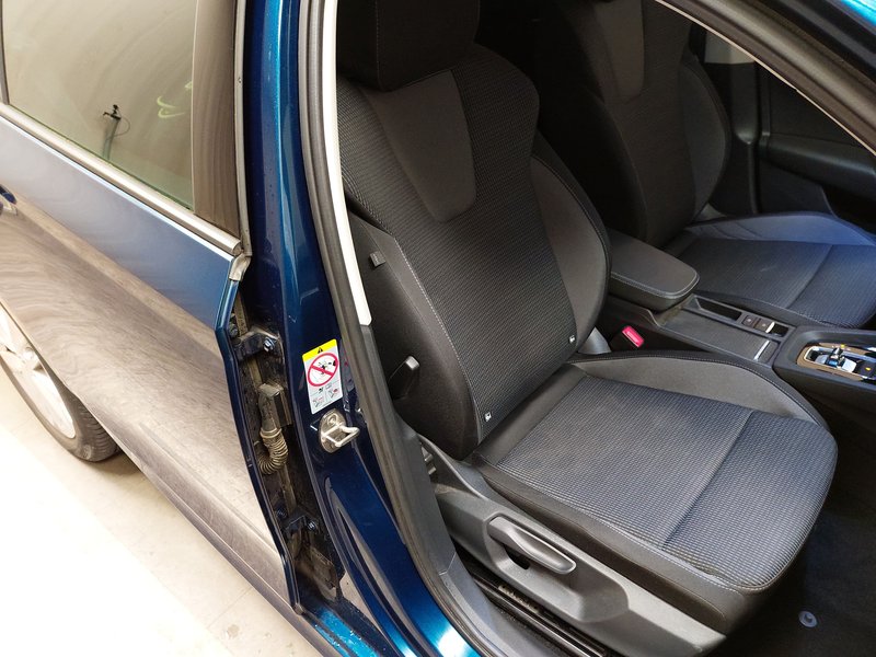 Škoda Octavia Kombi 1.4 TSI iV automatik Ambition • AHK • Full LED — 10