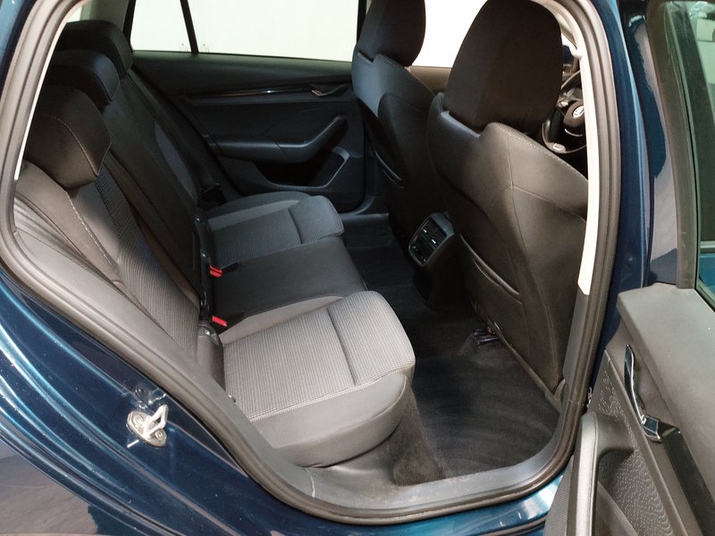 Škoda Octavia Kombi 1.4 TSI iV automatik Ambition • AHK • Full LED — 12