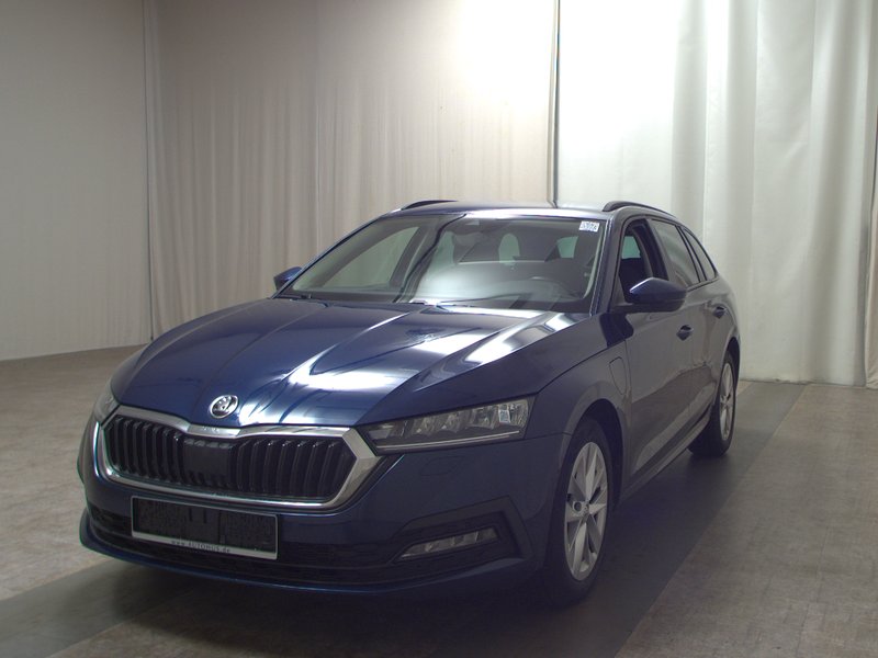 Škoda Octavia Kombi 1.4 TSI iV automatik Ambition • AHK • Full LED — 2