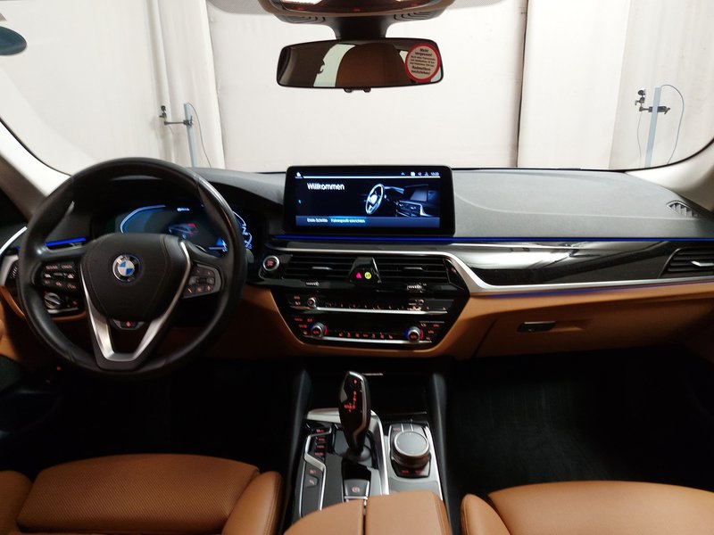 BMW 530e Touring automatik • ACC • Full LED — 18