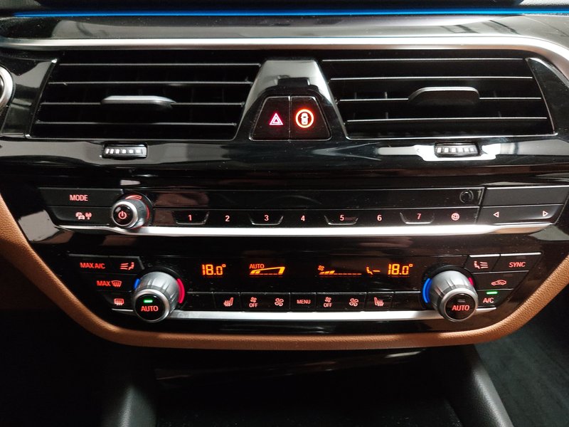 BMW 530e Touring automatik • ACC • Full LED — 21