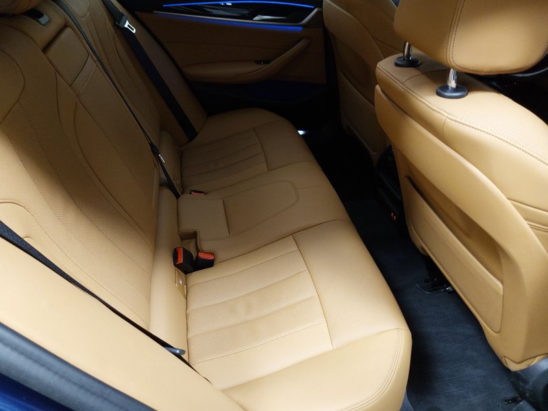 BMW 530e Touring automatik • ACC • Full LED — 22