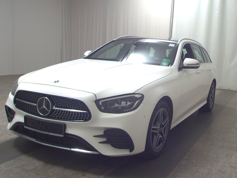 Mercedes-Benz E 300 de karavan automatik AMG Line • panorama • HUD — 2