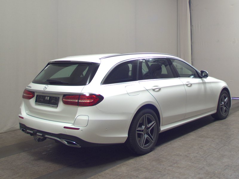 Mercedes-Benz E 300 de karavan automatik AMG Line • panorama • HUD — 4
