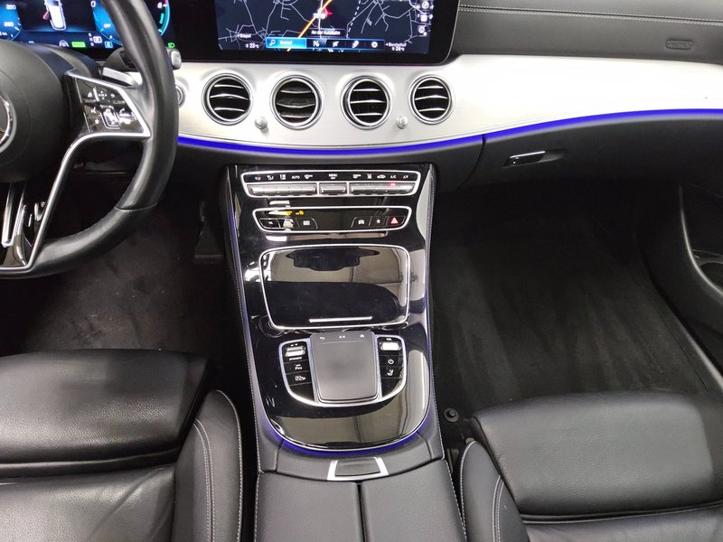 Mercedes-Benz E 300 de karavan automatik AMG Line • panorama • HUD — 6