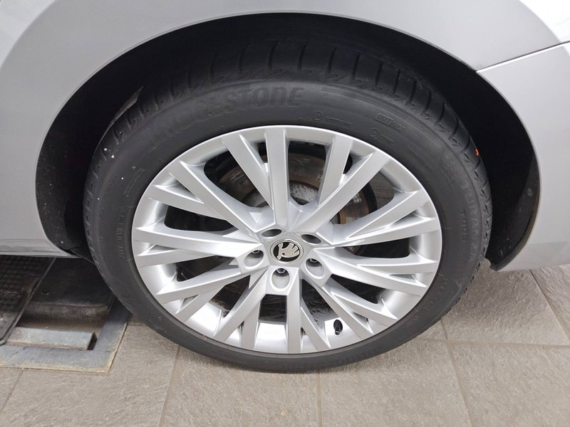 Škoda Superb 2.0 TDI automatik Ambition • Full LED • panorama — 11