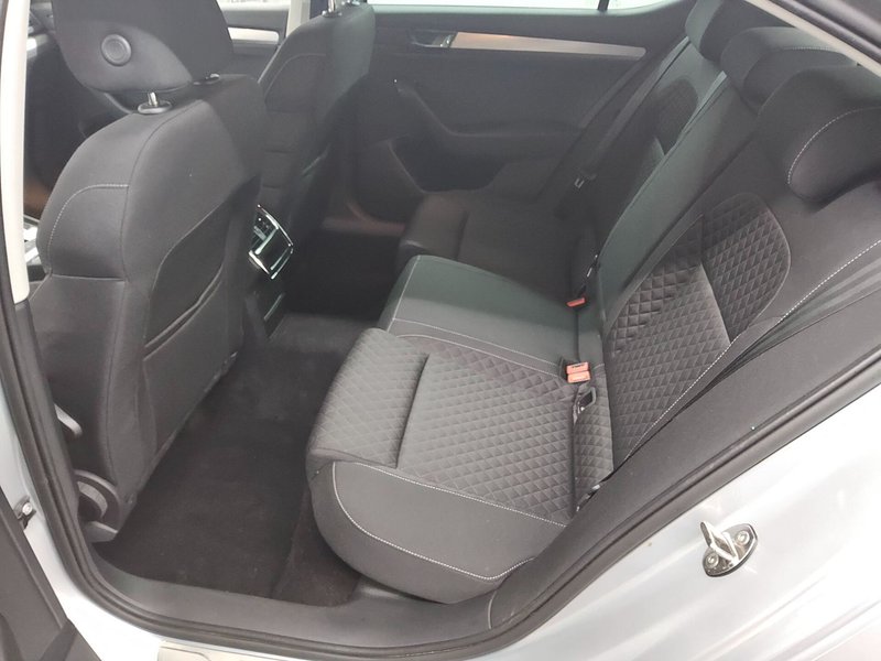Škoda Superb 2.0 TDI automatik Ambition • Full LED • panorama — 13