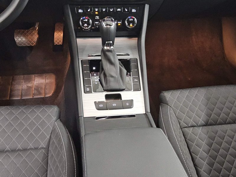 Škoda Superb 2.0 TDI automatik Ambition • Full LED • panorama — 6