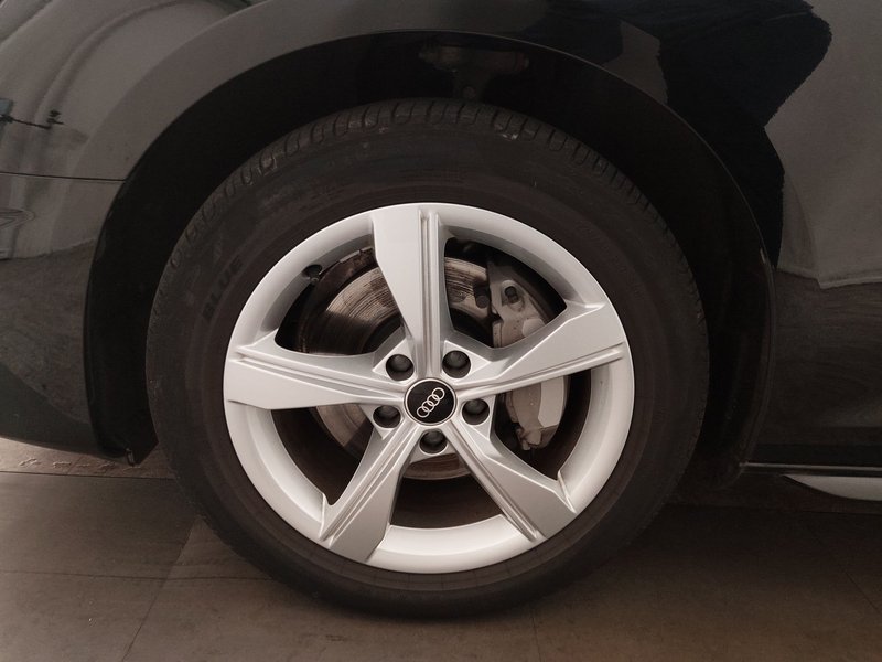Audi A4 Avant 40 TDI automatik advanced • Full LED — 8