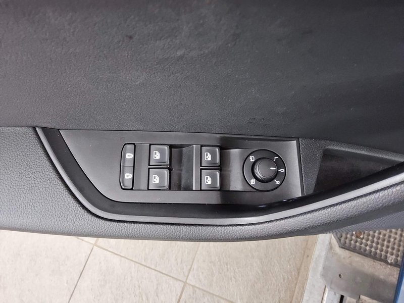 Škoda Superb Kombi 2.0 TDI automatik Ambition • ACC • AHK — 10