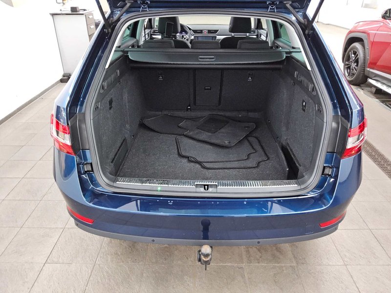 Škoda Superb Kombi 2.0 TDI automatik Ambition • ACC • AHK — 12