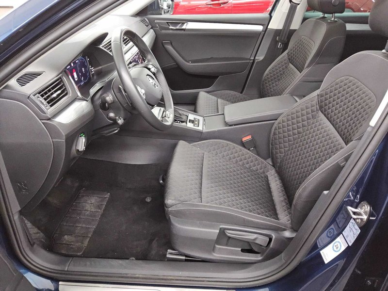 Škoda Superb Kombi 2.0 TDI automatik Ambition • ACC • AHK — 9