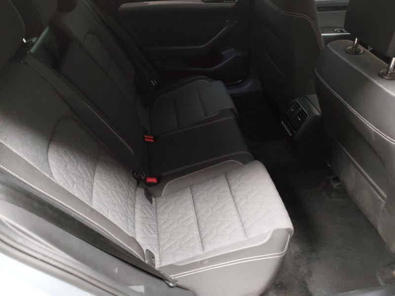 Volkswagen Passat Variant 2.0 TDI Business automatik • ACC • LED — 12