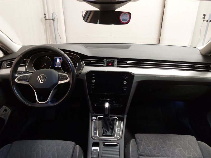 Volkswagen Passat Variant 2.0 TDI Business automatik • ACC • LED — 13