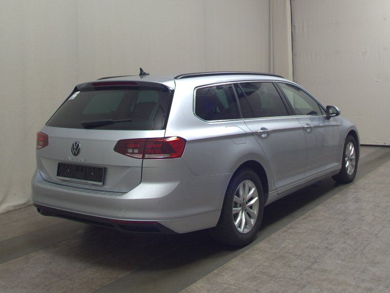 Volkswagen Passat Variant 2.0 TDI Business automatik • ACC • LED — 4