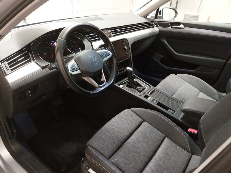 Volkswagen Passat Variant 2.0 TDI Business automatik • ACC • LED — 6