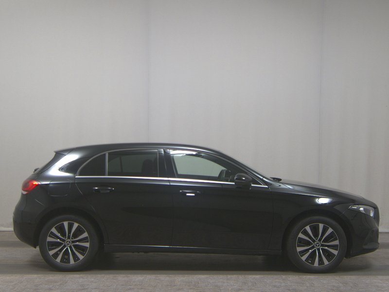 Mercedes-Benz A 250 e automatik • LED • digitalni instrumenti
