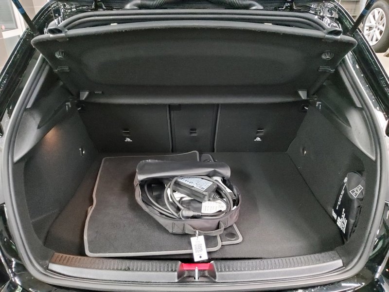 Mercedes-Benz A 250 e automatik • LED • digitalni instrumenti — 12
