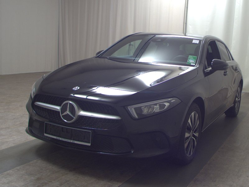 Mercedes-Benz A 250 e automatik • LED • digitalni instrumenti — 2