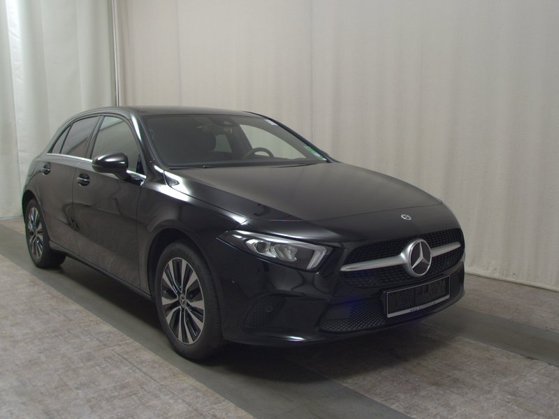 Mercedes-Benz A 250 e automatik • LED • digitalni instrumenti — 3