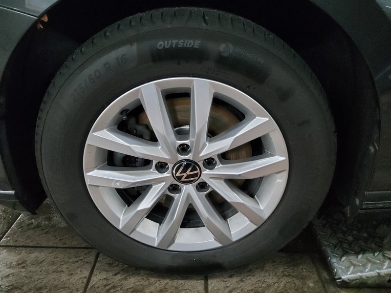 Volkswagen Passat Variant 2.0 TDI automatik Business • ACC • Full LED — 11