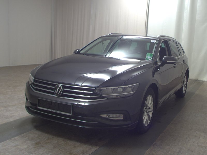 Volkswagen Passat Variant 2.0 TDI automatik Business • ACC • Full LED — 2