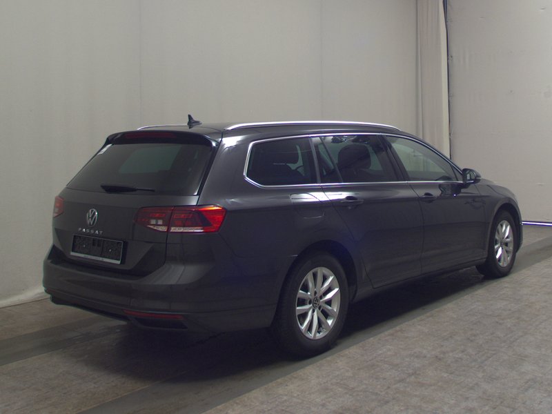 Volkswagen Passat Variant 2.0 TDI automatik Business • ACC • Full LED — 4